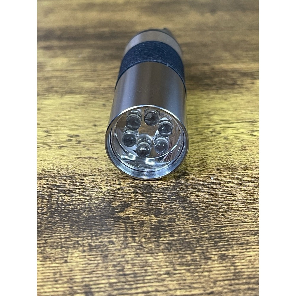 Aluminum Flashlight - Picture 2 of 5